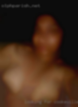 Looking for  a in Cookeville couple for some fun.